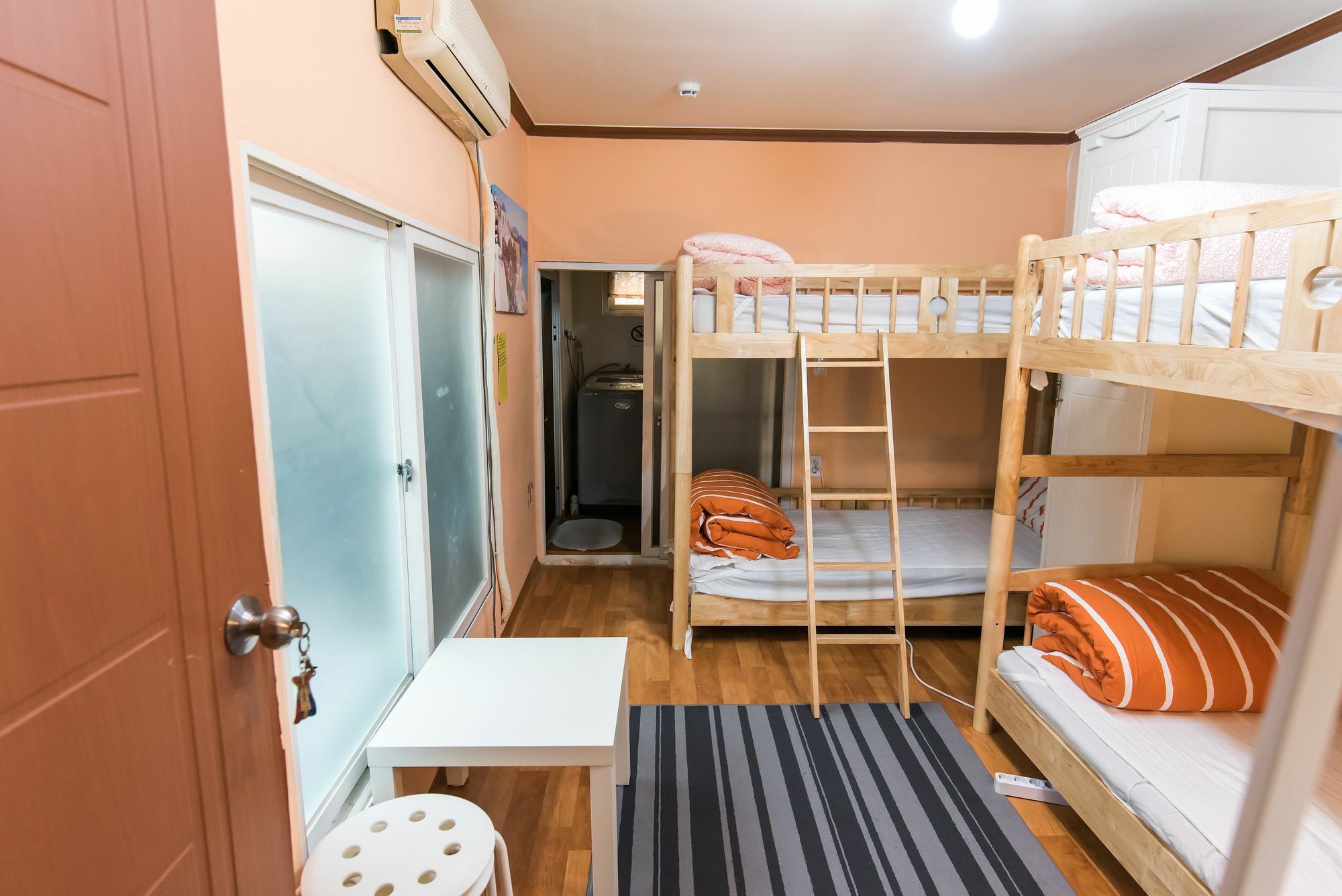 Jinho'S Black Whale Guest House & Bar Seul Dış mekan fotoğraf