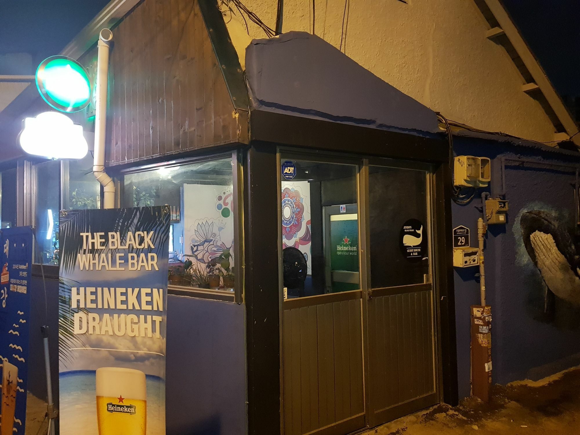 Jinho'S Black Whale Guest House & Bar Seul Dış mekan fotoğraf